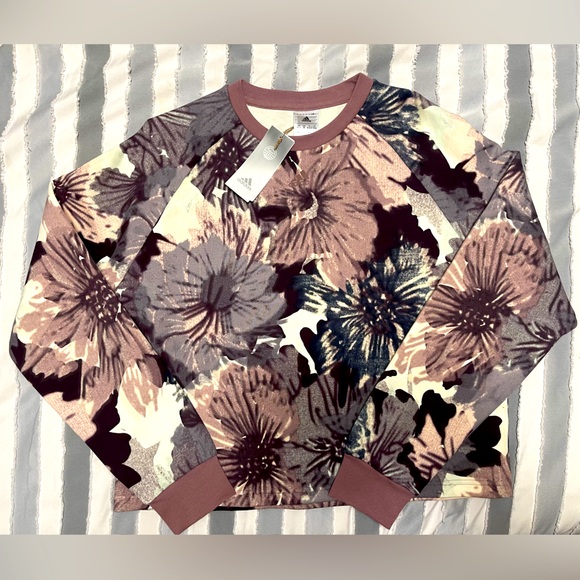 adidas Sweaters - NWT - Adidas Cropped Sweatshirt size M